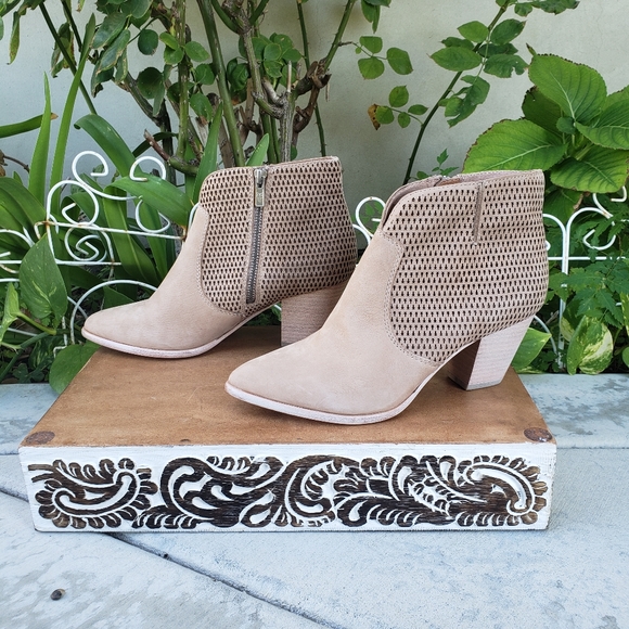 Pretty Perforated Frye Blush Leather Booties - Picture 5 of 7